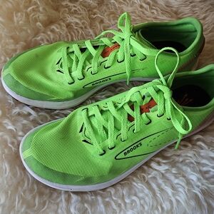 Brooks bright neon green women's DRAFT XC track shoes Size 7